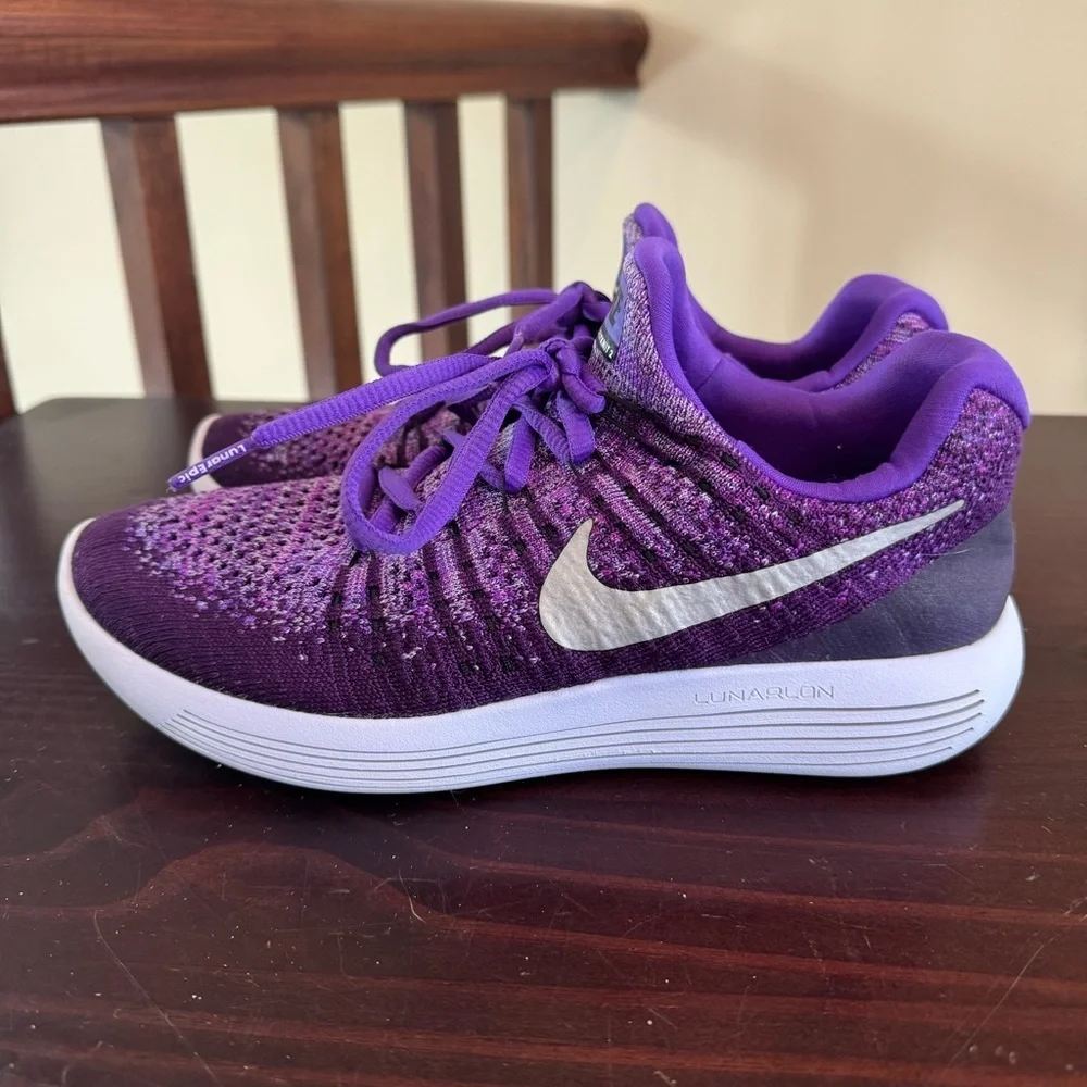 Nike purple LunarEpic Low Flyknit 2 running shoes girls size 6Y
